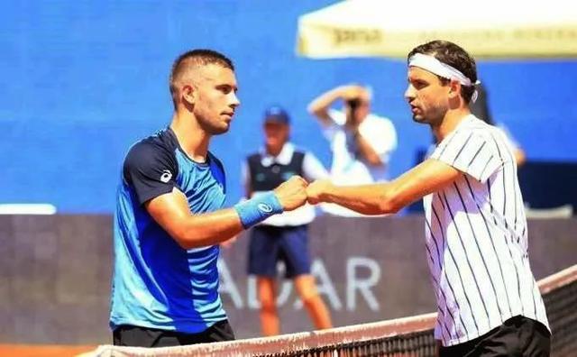 内赛场的粉 内赛场的粉