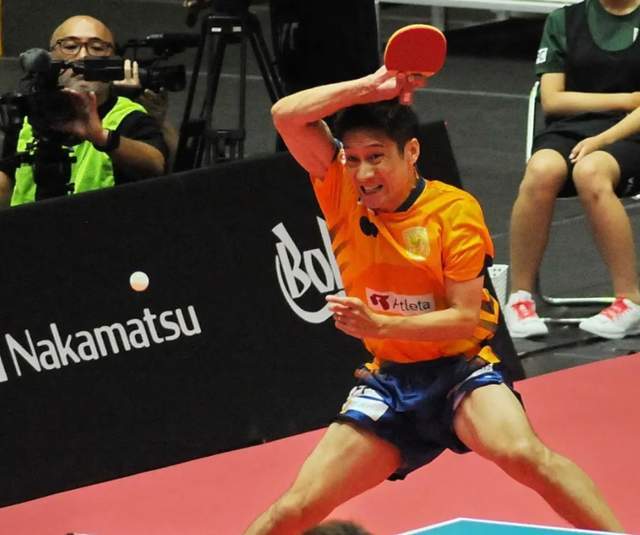 西在绿茵场 西在绿茵场