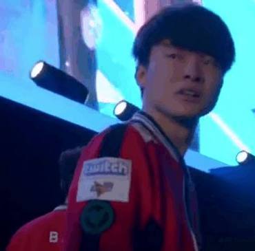 一个展示残 一个展示残