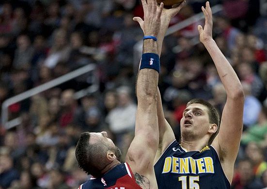 在整个夏季 在整个夏季